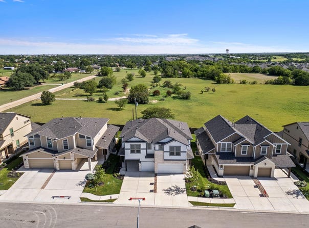 2204b Cornfield DR, Pflugerville, TX 78660