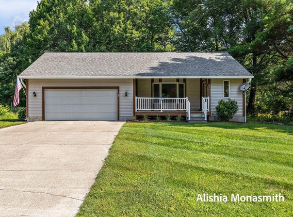 370 Pine Street, Fruitport, MI 49415