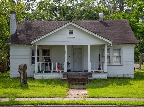 207 Thomas Sreet, Baxley, GA 31513