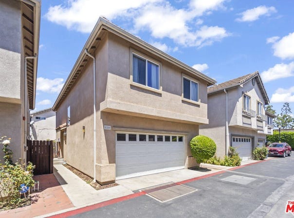 8554 Burnet Ave, North Hills, CA 91343