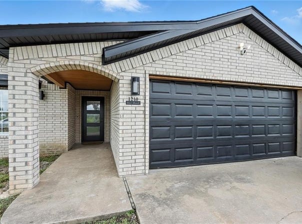 1210 Rice  RD, Bentonville, AR 72712