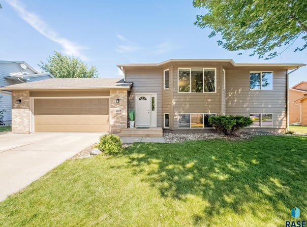 4312 S Bedford Ave, Sioux Falls, SD 57103