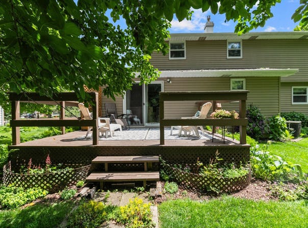 58 CRESTVIEW Drive, APPLETON, WI 54915