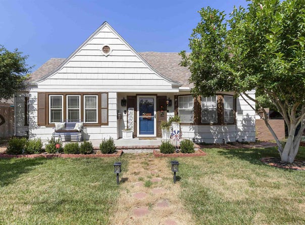 2105 N Adams St, Hutchinson, KS 67502