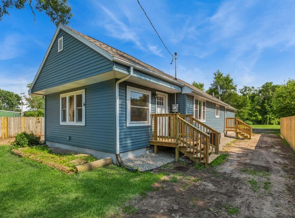 6 W Hupp Road, La Porte, IN 46350