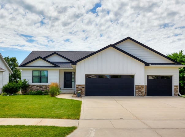 1408 Warrior Run Drive, Norwalk, IA 50211