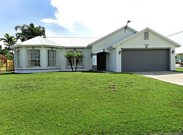 5266 NW E Delwood Drive, Port St Lucie, FL 34986