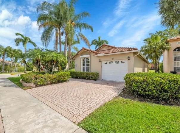 1601 SW 158th Ave, Pembroke Pines, FL 33027