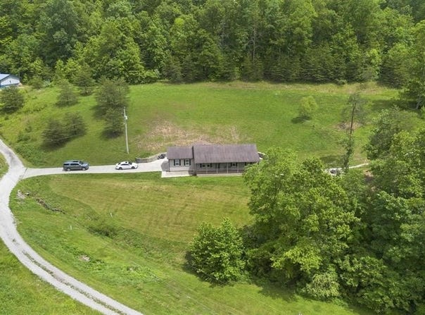 3758 Whispering Oaks, Catlettsburg, KY 41129