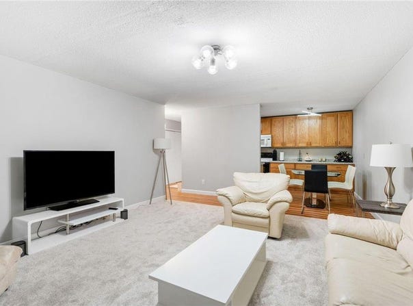 2009 E 122nd Street, Burnsville, MN 55337