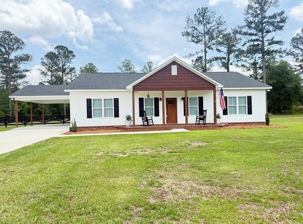 747 Lakeview Cir, Douglas, GA 31535
