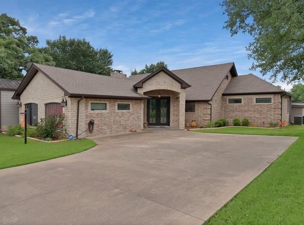 5014 Largo Drive, Granbury, TX 76049
