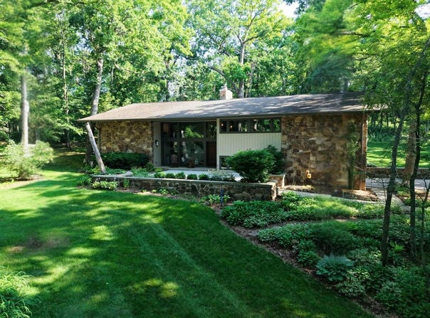 N10w27394 Rolling Ridge Dr, Waukesha, WI 53188