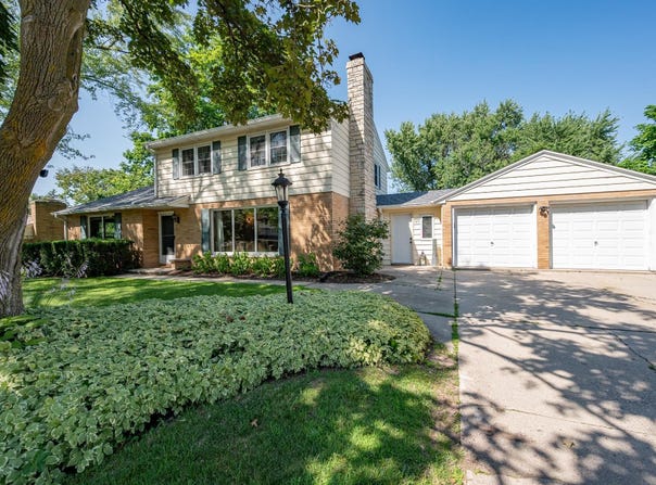 140 W BRIAR Lane, GREEN BAY, WI 54301-1314