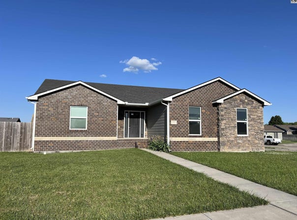521 Dull Knife St, McPherson, KS 67460