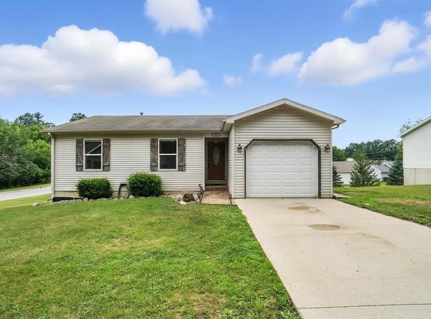 910 Butler Street, Angola, IN 46703