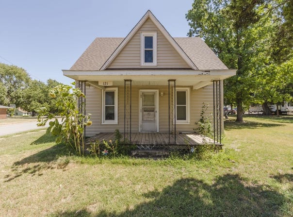 121 S Highland, Conway Springs, KS 67031