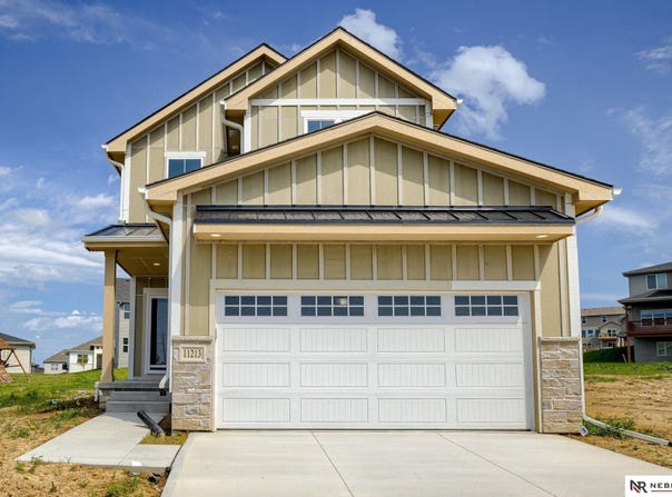 11213 Portage Drive, Papillion, NE 68046