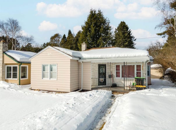 27 N 9th Avenue, Iron River, MI 49935