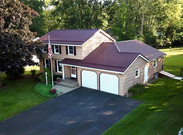 818 Tinker Tavern Road, Webster, NY 14580