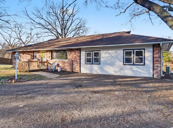 2079 N 1369 Road, Eudora, KS 66025
