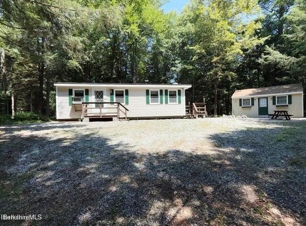 759 E N Main Rd, Otis, MA 01253