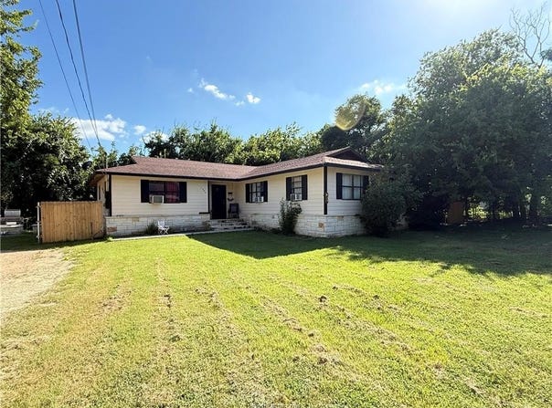1205 W 10th, Cameron, TX 76520