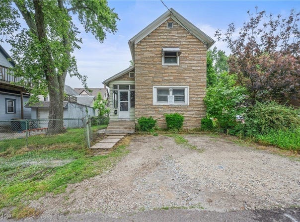 311 Sterling Court, Akron, OH 44304