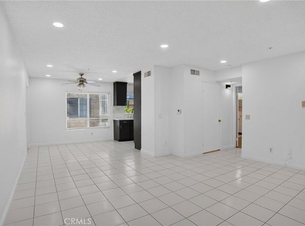 8828 Burnet Ave, North Hills, CA 91343