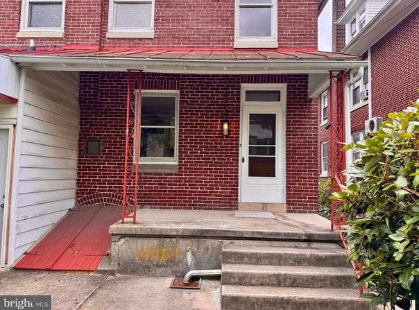 121 E MAIN STREET, FLEETWOOD, PA 19522
