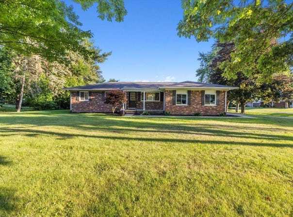 8572 Lee Rd Road, Brighton, MI 48116