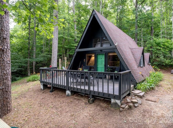 155 Chriscott Lane, Saluda, NC 28773