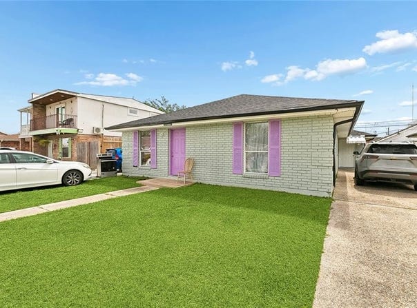 3625 SHANGRI LA Drive, Chalmette, LA 70043