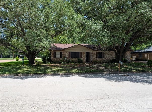 812 Victoria Street, Navasota, TX 77868