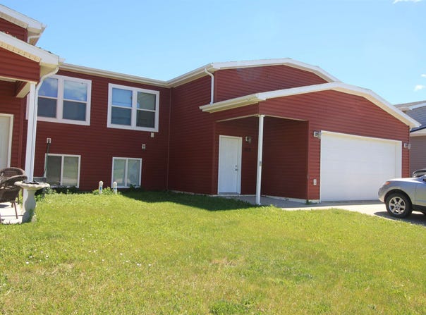 1512 47th Loop SE, Minot, ND 58701