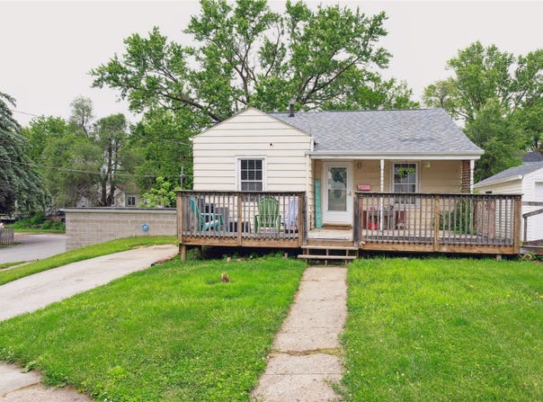 910 N 5th Avenue W, Newton, IA 50208