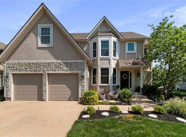 9000 W 127th Terrace, Overland Park, KS 66213