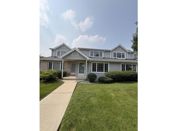 10081 W Whitnall Edge Dr, Franklin, WI 53132