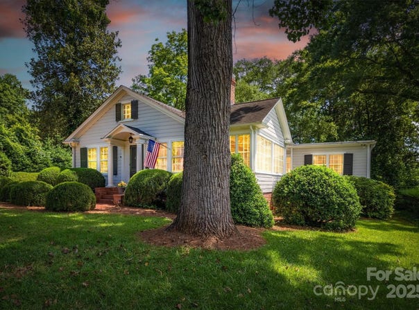 407 Highland Avenue SW, Lenoir, NC 28645