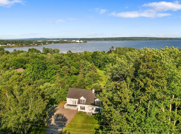 88 W Main Street, Searsport, ME 04974