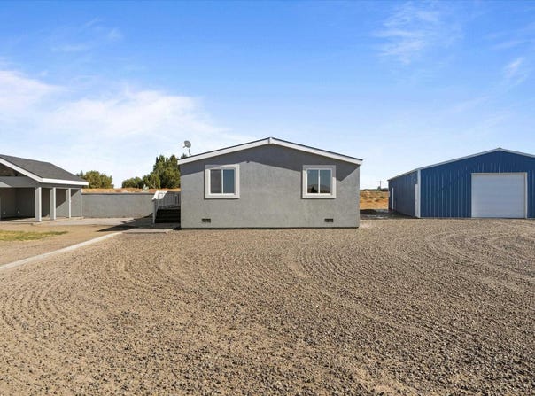 94 Dusty Rd, Burbank, WA 99323