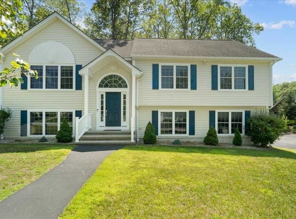 58 Vista Cir, Holden, MA 01520