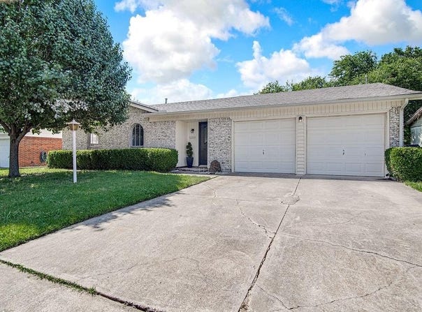 829 Belaire Drive, Burleson, TX 76028