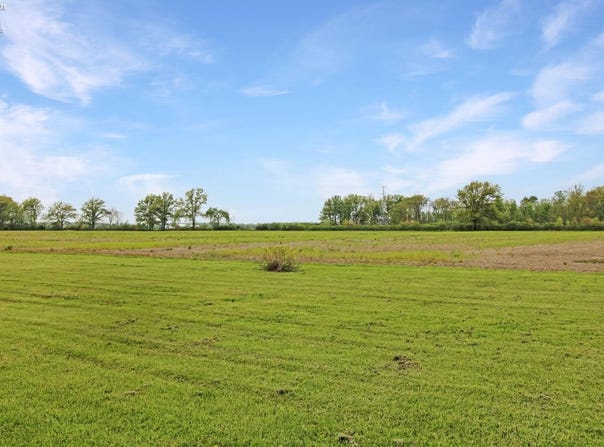 W Bloom, Oak Harbor, OH 43449