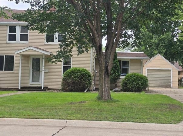 520 16th Street, Windom, MN 56101