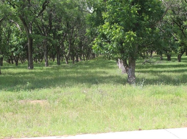 200 Poco Bueno Court, Granbury, TX 76049