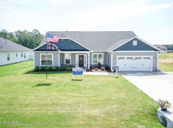 102 Manchester Court, La Grange, NC 28551