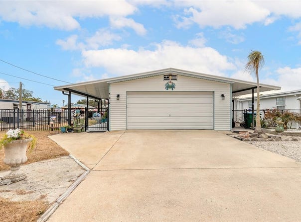 191 E ARIEL ROAD, OAK HILL, FL 32759