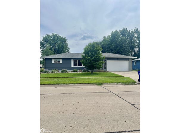 615 W 11th Street, Garner, IA 50438