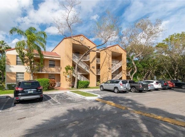 8240 NW 24th St, Coral Springs, FL 33065